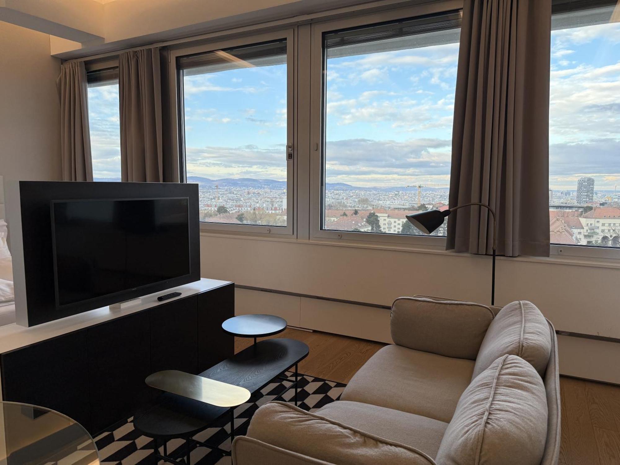 Skyline View Luxury Loft Near Center