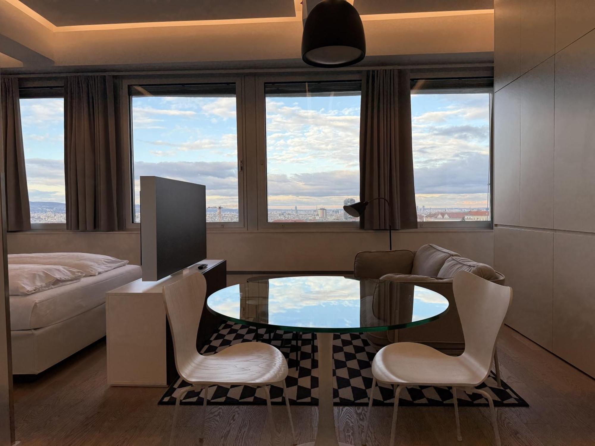 Skyline View Luxury Loft Near Center Apartment *
